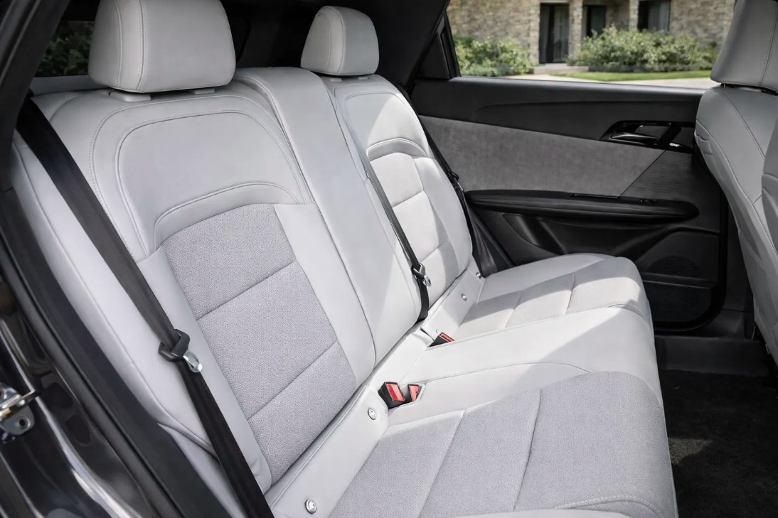 MG4 Comfort 2027 preto - Veículo elétrico para transporte executivo feminino