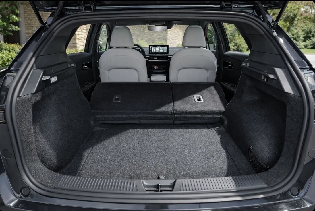 MG4 Comfort 2027 preto - Veículo elétrico para transporte executivo feminino