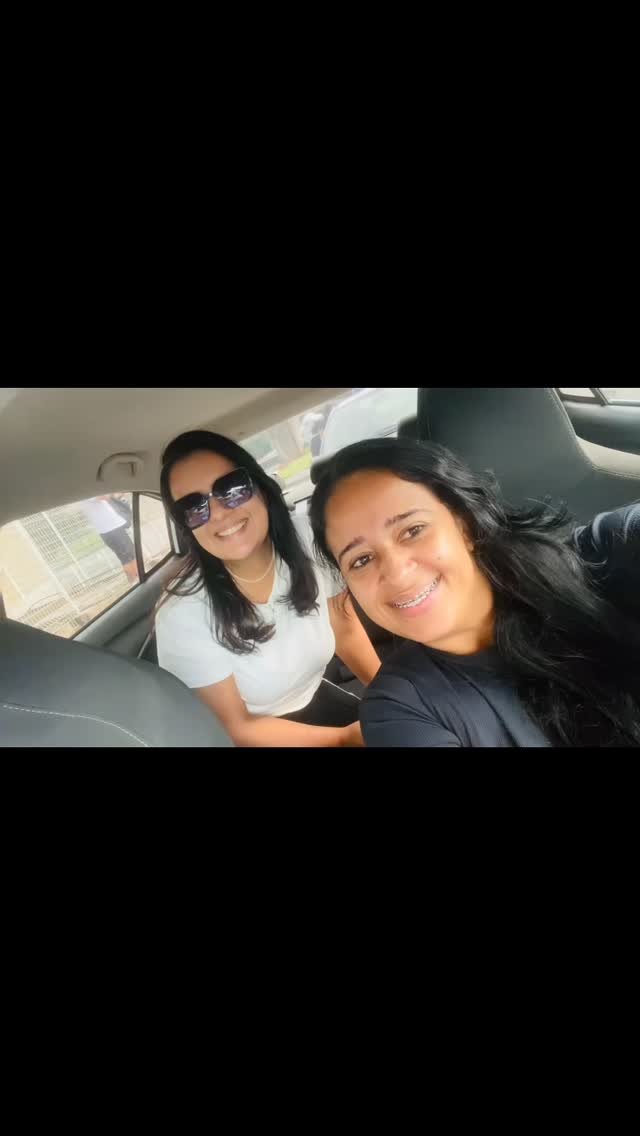 Thumbnail do vídeo: Gratidão de novo, porque não cabe em uma frase só: obrigada por confiarem no meu volante, pelas risadas no caminho e pelos silêncios que falaram mais alto. Direção é só o detalhe — o que ficou foi a certeza de que Deus coloca gente certa na nossa rota. Mulherada, vocês são bênção sobre rodas. 💐🚗#viracoposcampinas #aeroporto #aeroportoguarulhos #motoraela